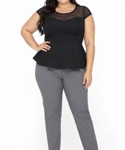 BLUSA ESCOTE CON DISEÑO DE MALLA